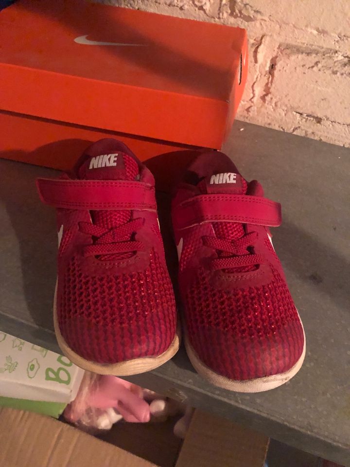 Nike Kinder Schuhe wie neu in Duisburg