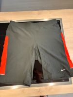 Nike Laufhose Sporthose Hose kurz Lauftights Preis VB Brandenburg - Straupitz Vorschau