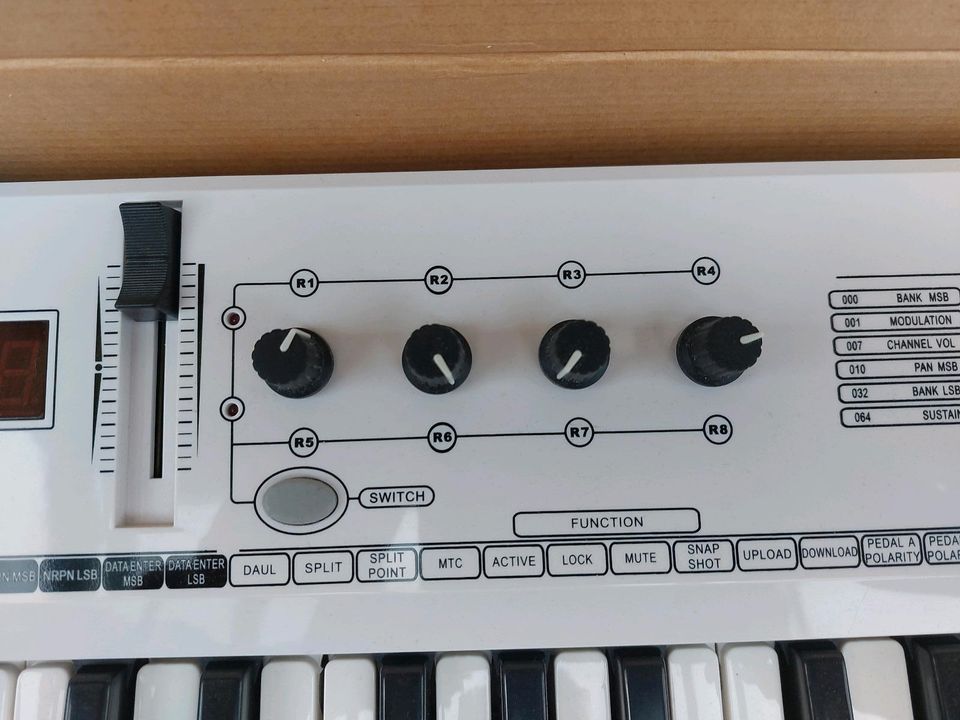 MIDI USB Keybord Controller 49c in Eitorf