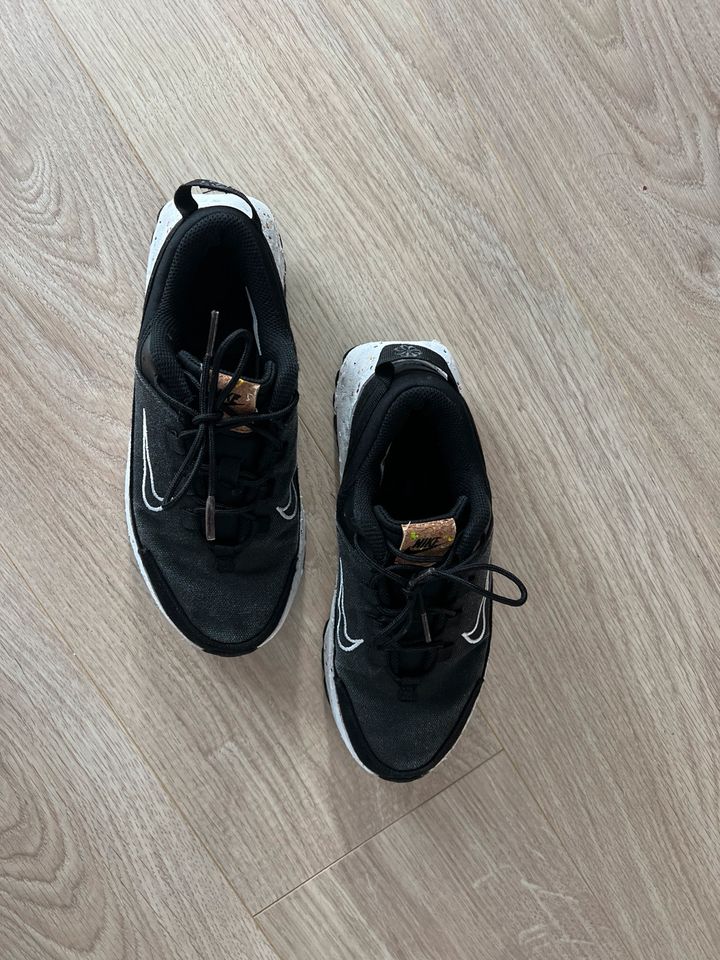 Nike Schuhe Gr. 37,5 in Fuldatal