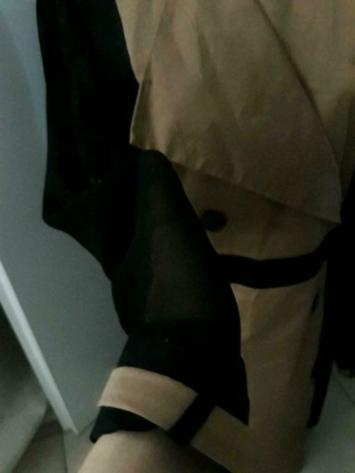 Sexy Trenchcoat-Kleid beige/Schwarz Gr. 36 in Gaimersheim