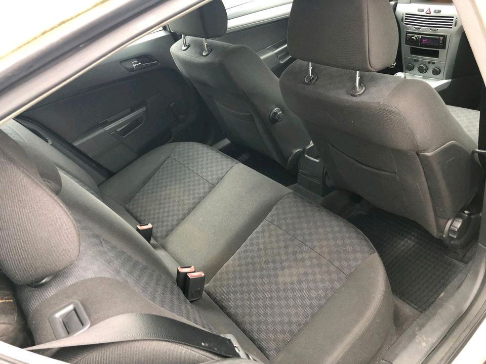 Opel astra 1.8 in Leverkusen