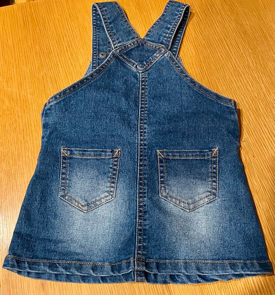 Baby Kleinstkind, Jeanskleid mit Latz, Kleid in Hamburg