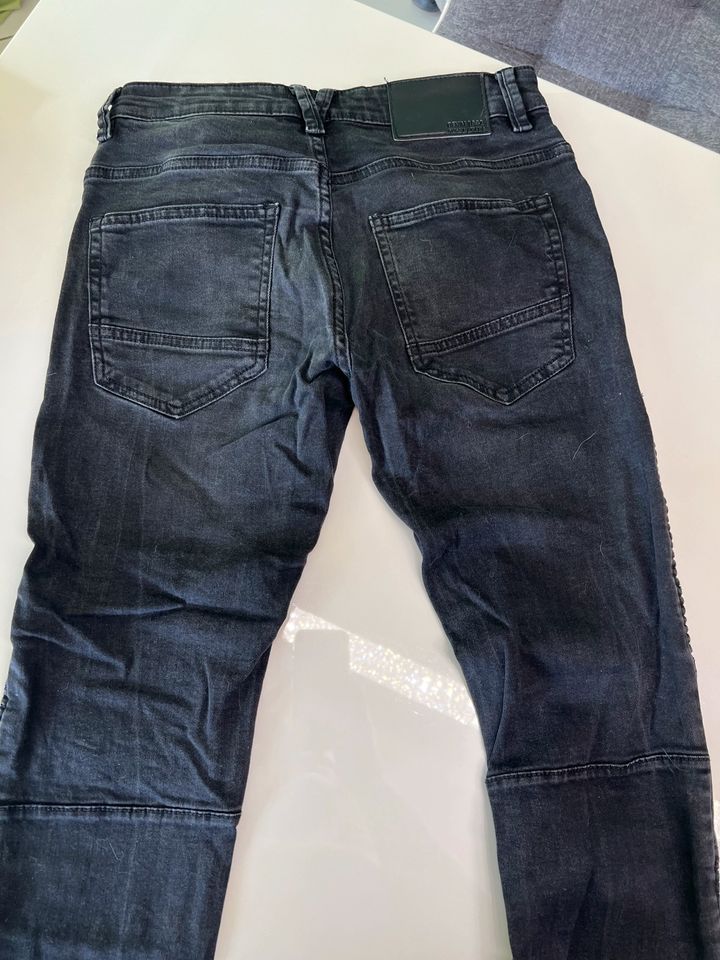 Schwarze Jeans Jose W28 L32 in Hechingen