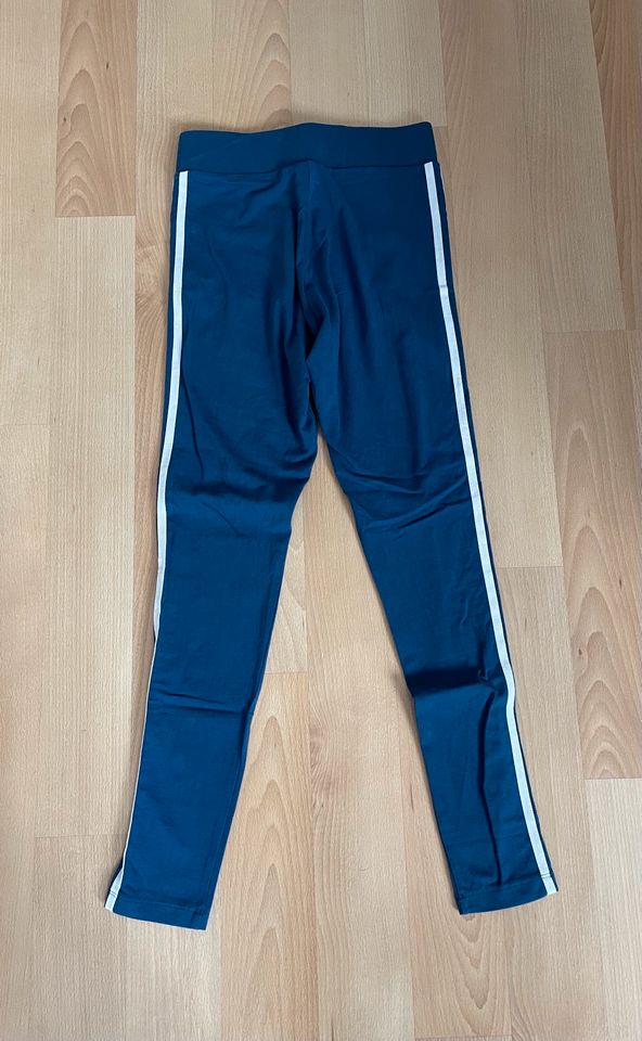 Adidas Leggings blau:weiß Gr. 34, BW in Bergisch Gladbach