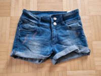 Jeansshorts mit Glitzer in Größe 158 Niedersachsen - Schiffdorf Vorschau