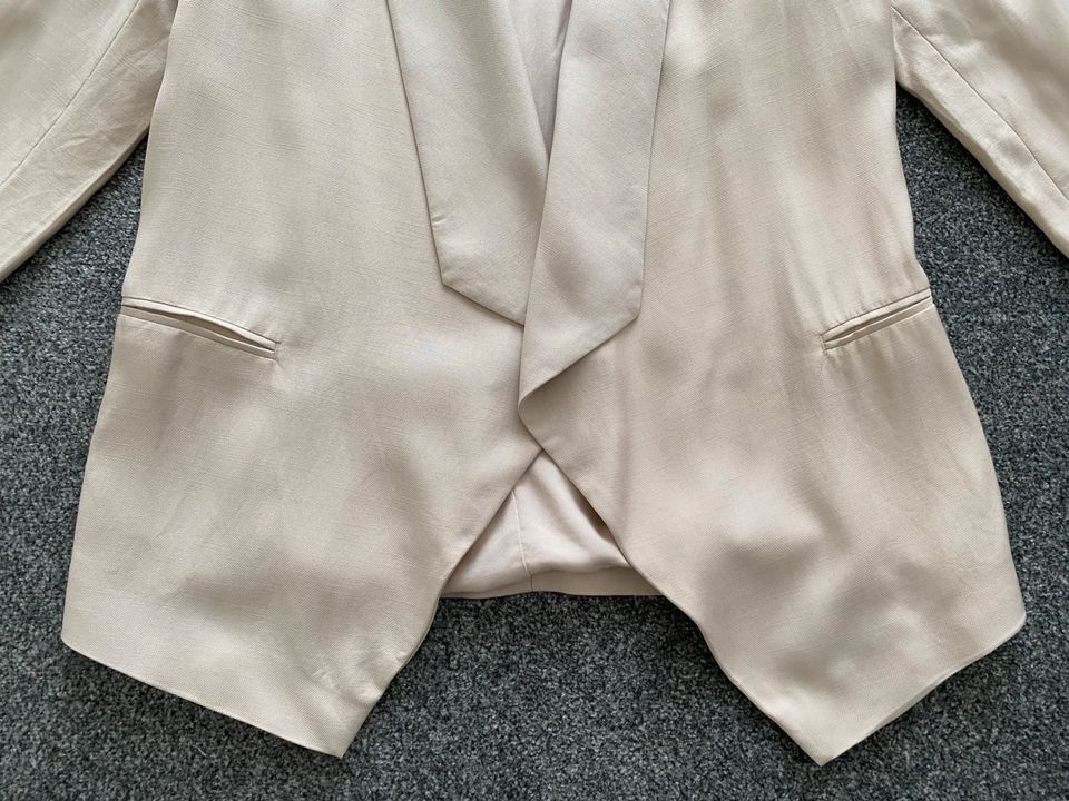 Toller BLASER von HALLHUBER beige Gr. 36 knopflos TOP in Hannover