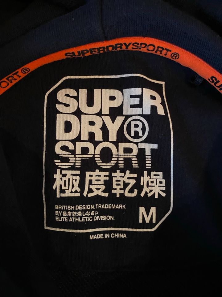 Dunkelblauer Superdry Hoody in Bad Aibling