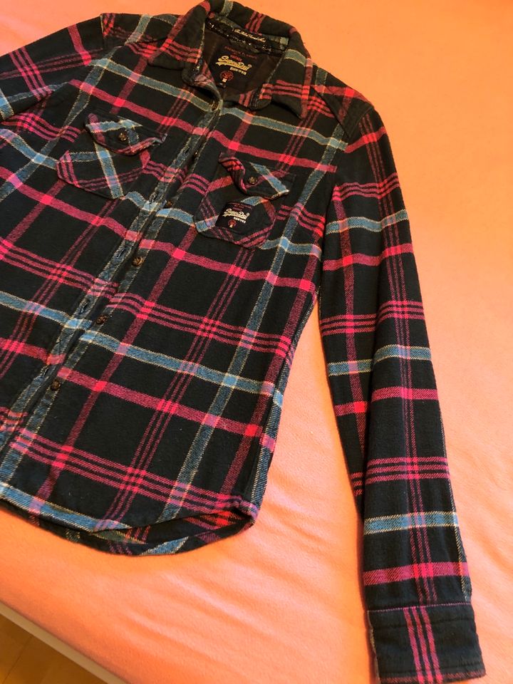 Superdry Bluse Flanellhemd S blau Pink kariert in Wettenberg