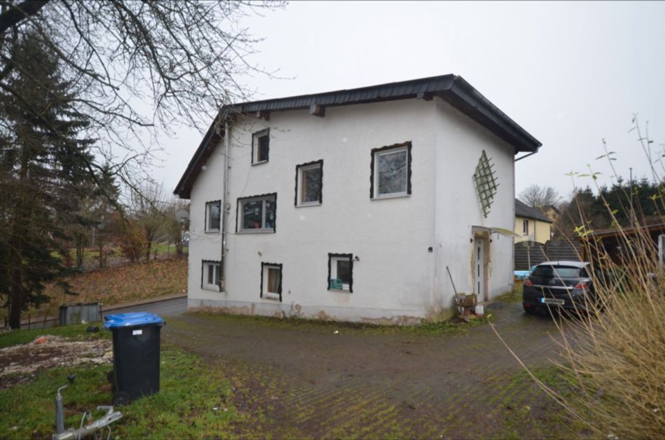 Einfamilienhaus in Split Level Bauart mit Garten, Hallschlag in Hallschlag