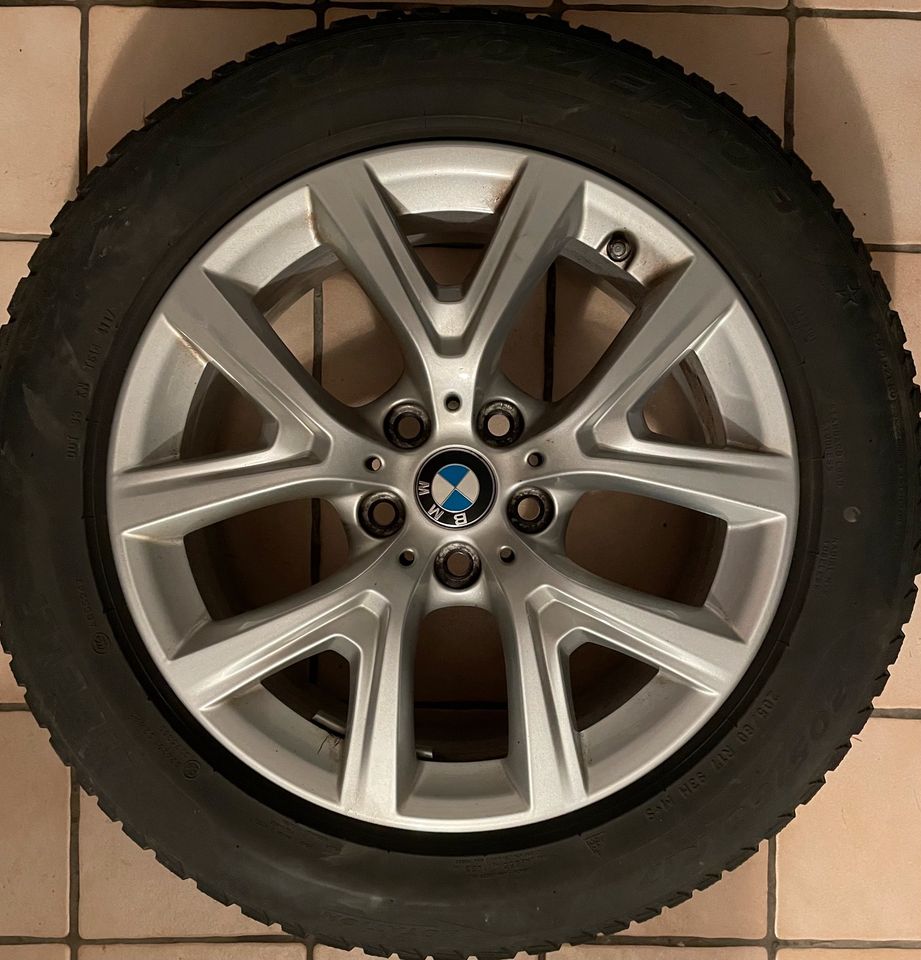 BMW X1 Felgen mit Winterreifen in Büren
