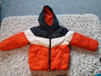 C&A gefütterte Winterjacke rot/schwarz/weiss Gr.104 Baden-Württemberg - Weissach Vorschau