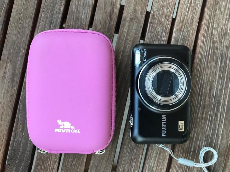 Digitalkamera Fujifilm 12 Megapixel inkl. Schutztasche Neuwertig in Neuffen