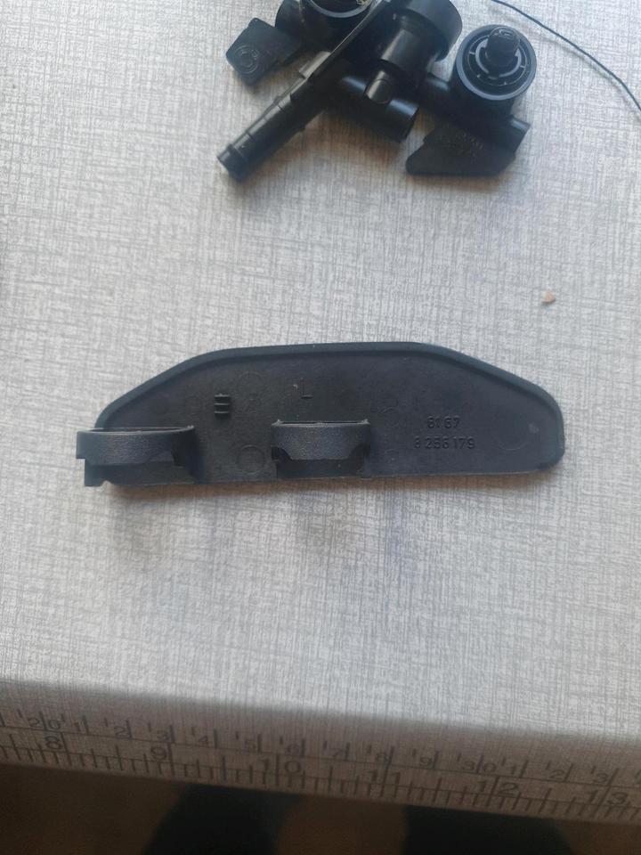 BMW E46 Scheinwerferwaschanlage Abdeckung Blende und Düse in Beverungen