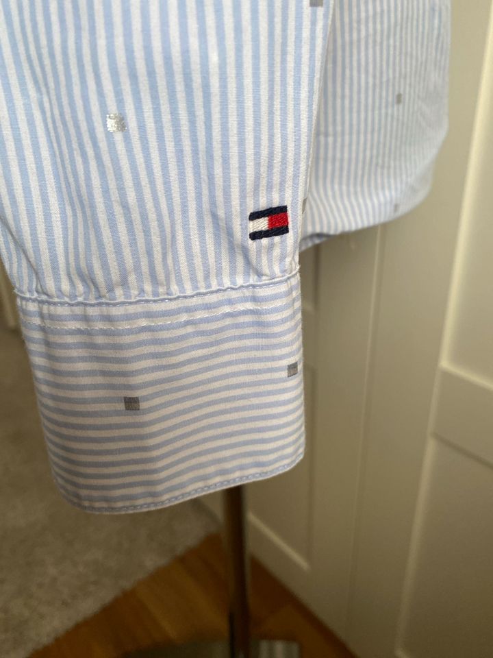 Tommy Hilfiger Bluse Gr. 6 in Jever