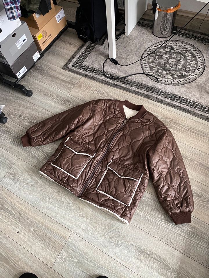 Steppjacke quilted jacket bomber brown with recycled padding in Velbert