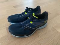 Saucony Laufschuhe München 5S in Größe 45 Hessen - Bad Vilbel Vorschau
