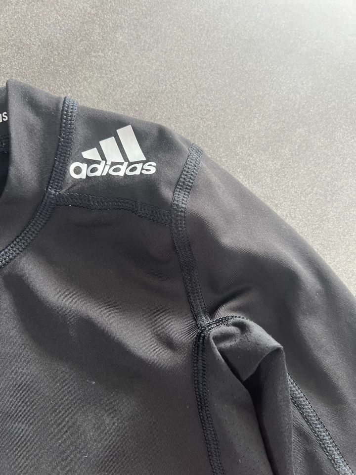 Top Adidas Techfit Langarm Shirt climalite Größe 128 7/8 Jahre in Mauer