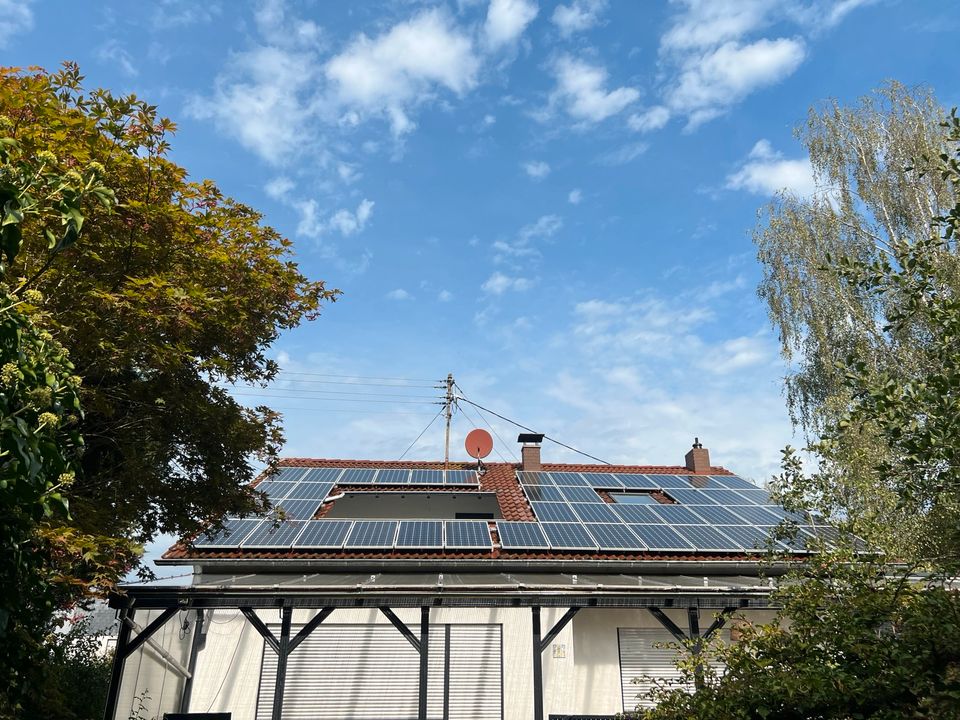 Professionelle Photovoltaikanlage Solar PV Anlagen Reinigung in Neunkirchen