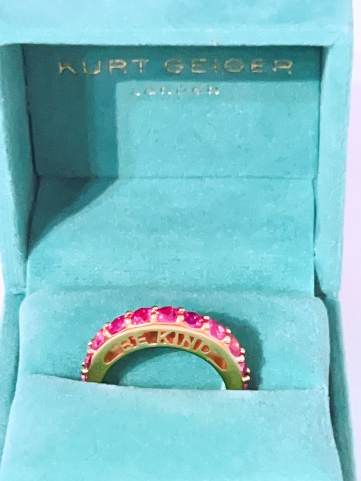 Kurt geiger shop tring
