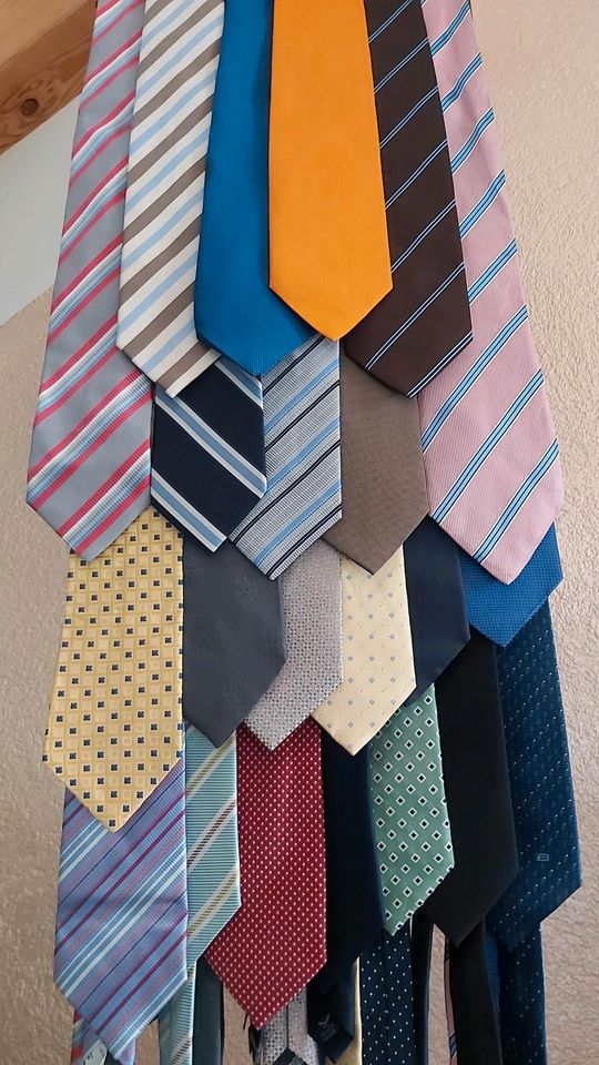 22 Krawatten verschiedene Farben nur im Set in Eltmann