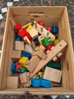 Holzspielzeug Kiste mit Holzzug und Holzbausteinen/Klötze Hessen - Offenbach Vorschau