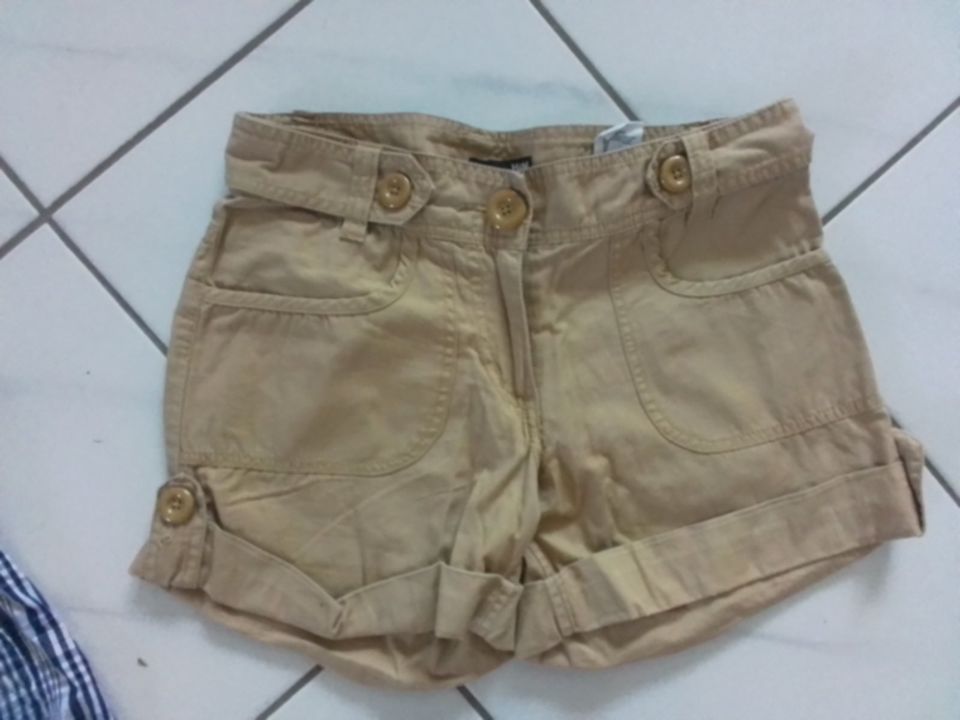 Shorts Gr. 34 36 38 weiss beige grau schwarz in Limburg