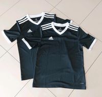 Adidas Trainingsshirt 2 Stück schwarz/weiß  Gr.152 Hessen - Münchhausen Vorschau