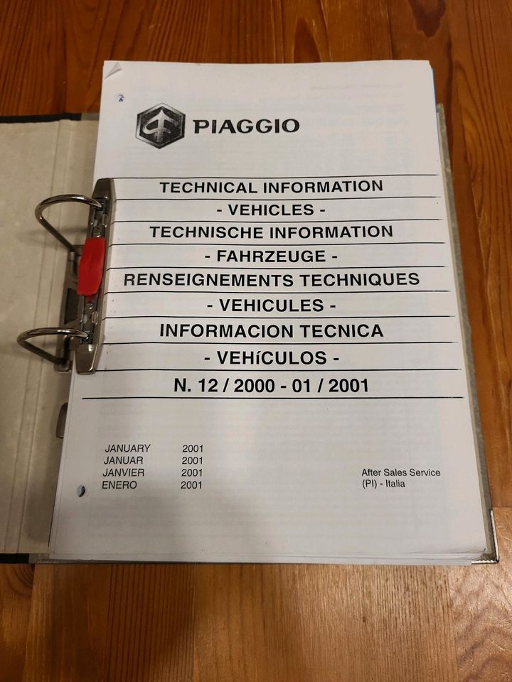3 Ordner Vespa Piaggio 90er 2000er Daten Schaltpläne usw. in Chemnitz