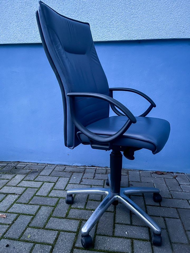SALE Bürostuhl Schreibtischstuhl Chefsessel Ledersessel blau in Wolmirstedt