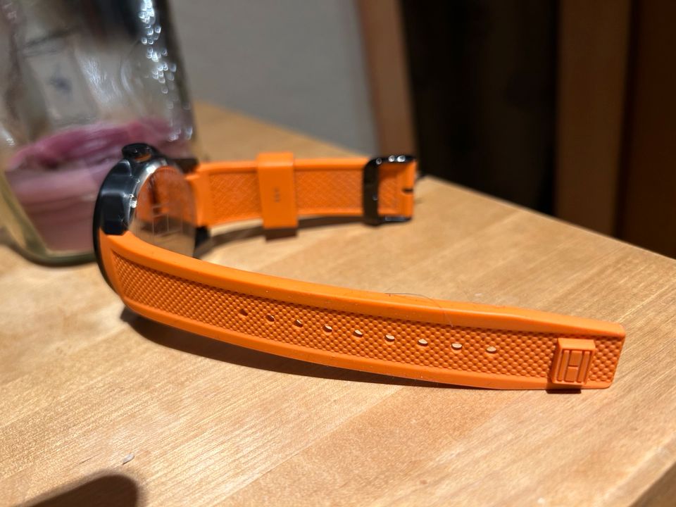 Tommy Hilfiger Herren Sportuhr Uhr schwarz orange Silikon in Mohlsdorf