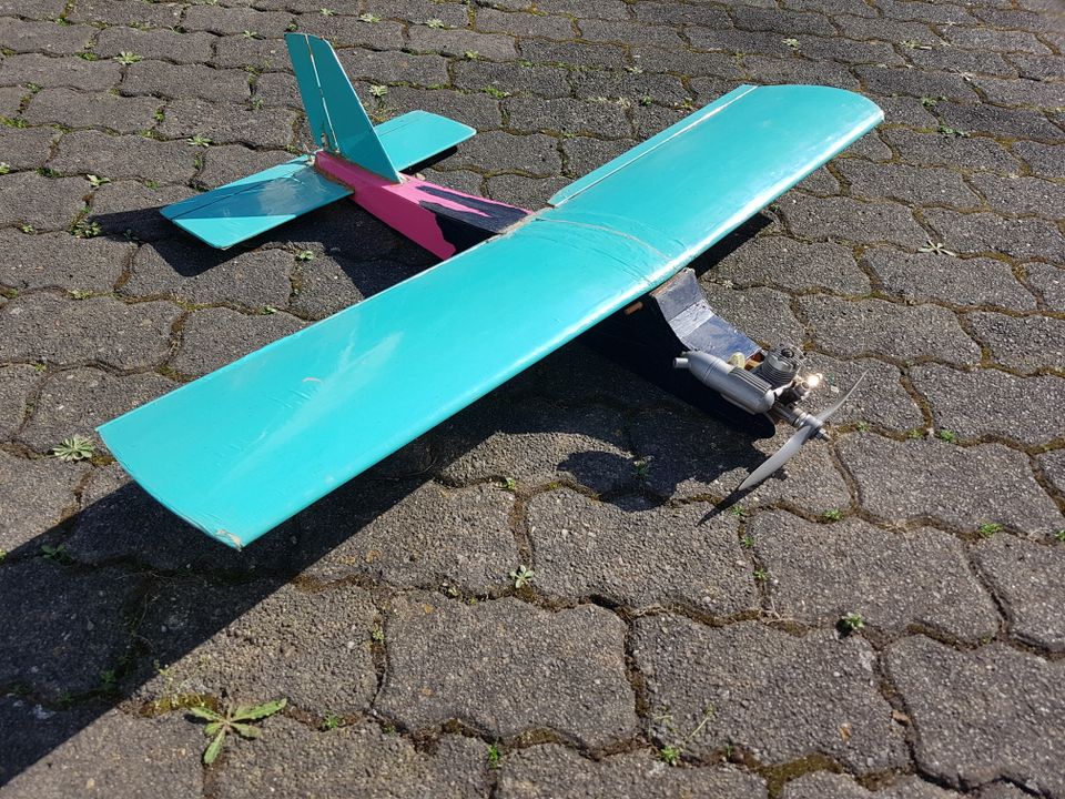 Modellflugzeuge RC mit viel Zubehör in Wertheim
