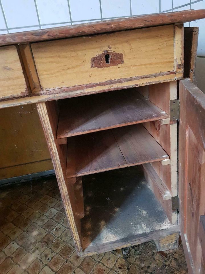 Schreibtisch antik in Dahlen