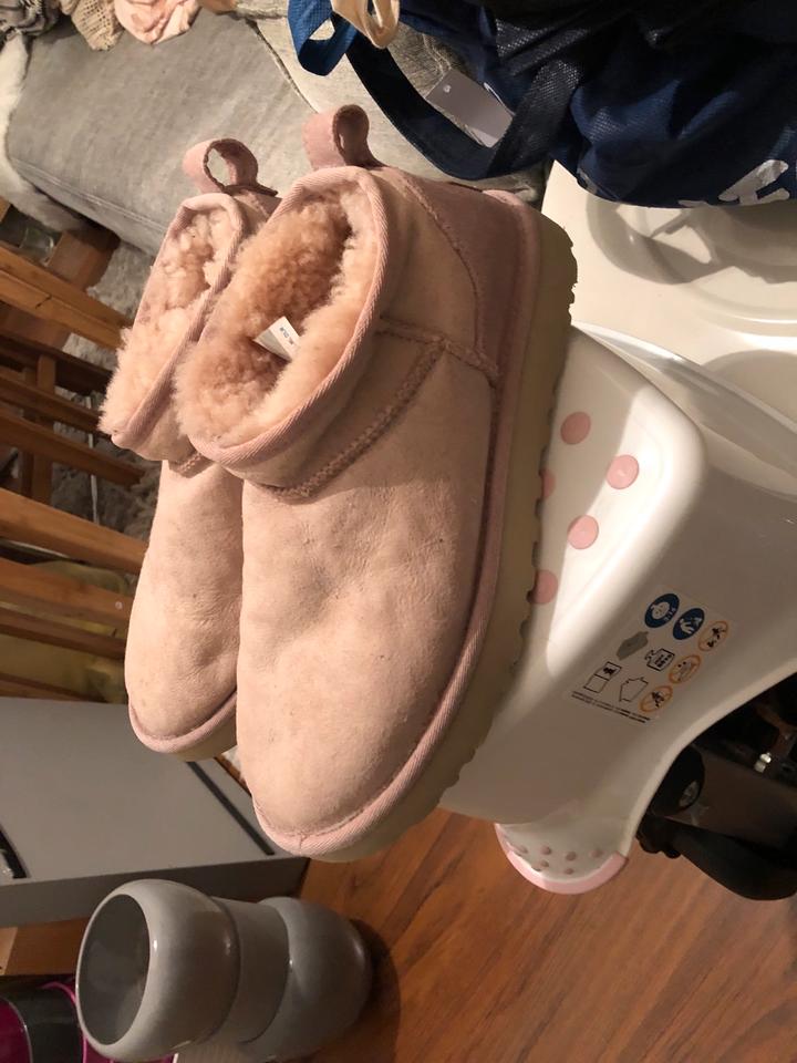 UGG Boots rosa Classic Ultra Mini NP: 170€ Gr.40 kurz modern in Hamburg