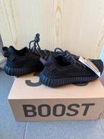 Adidas Yeezy Boost 350 Pirate Black, 44, Neu mit Rechnung Hessen - Fritzlar Vorschau