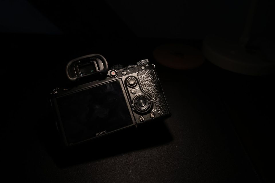 Sony A7 III inkl. OVP, Tragegurt, 2x Ersatz Akku`s in Gardelegen  