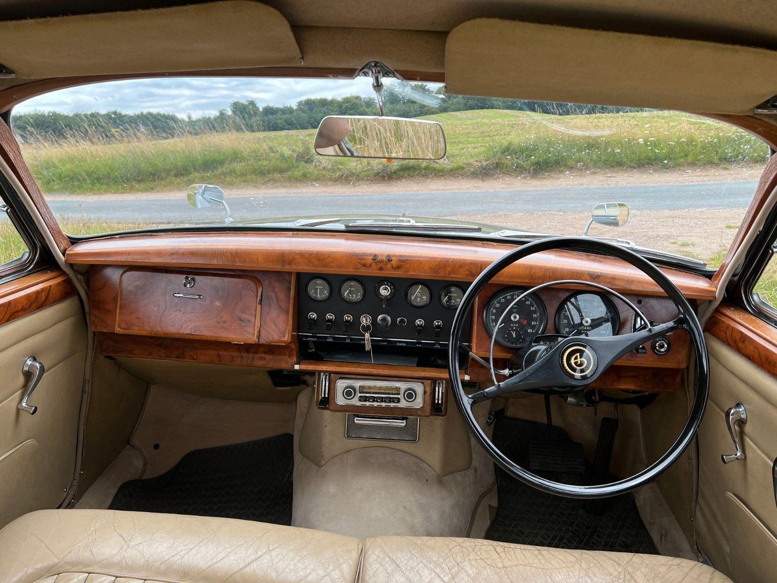 Abbildung des Autos Jaguar Ich biete einen D…