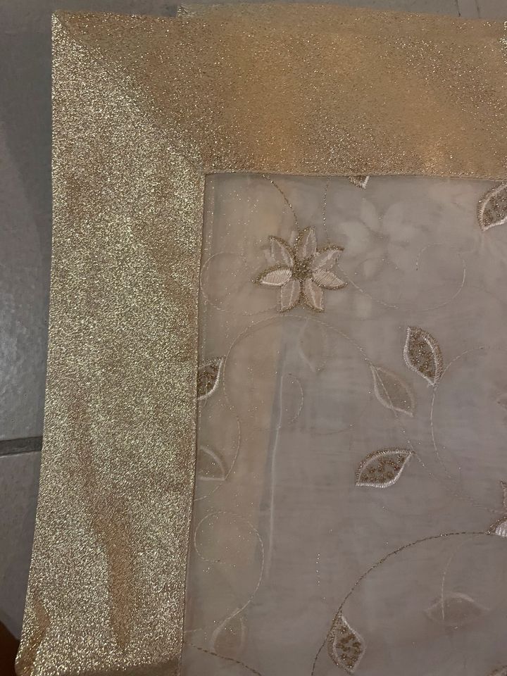 Tischdecke quadratisch Gold mit Blumen, transparent ca 1x1 m in Gomaringen