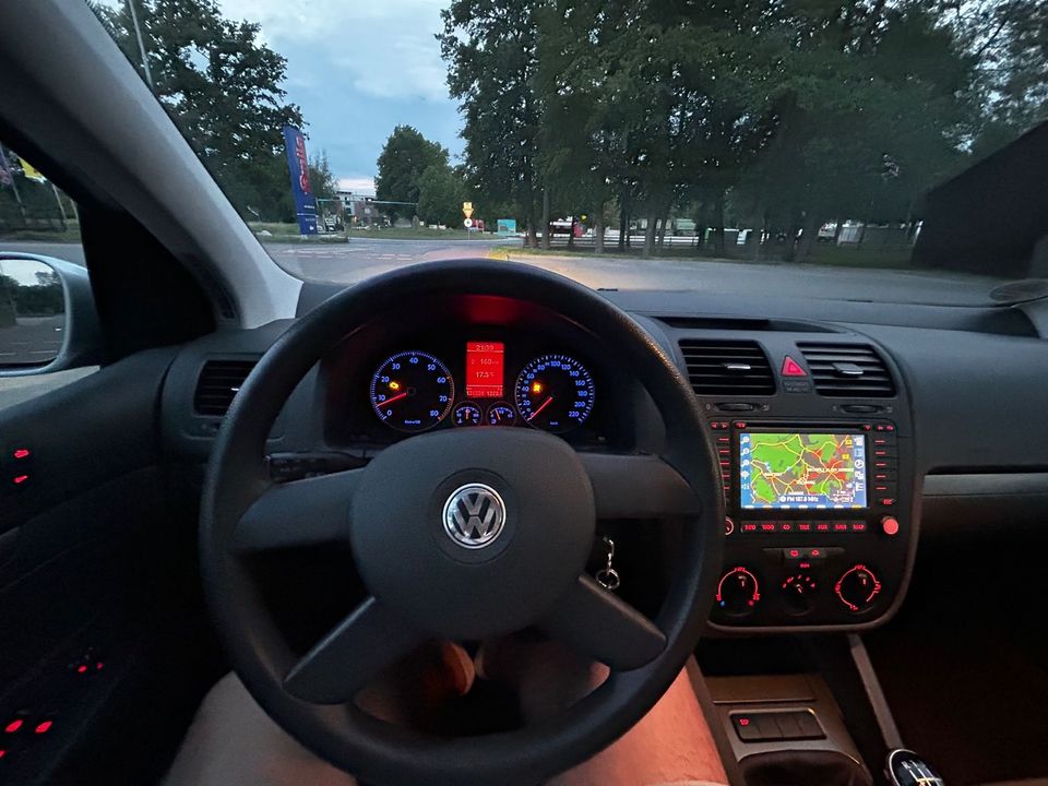Volkswagen Golf V 1.4 FSI Navi PDC in Jesteburg