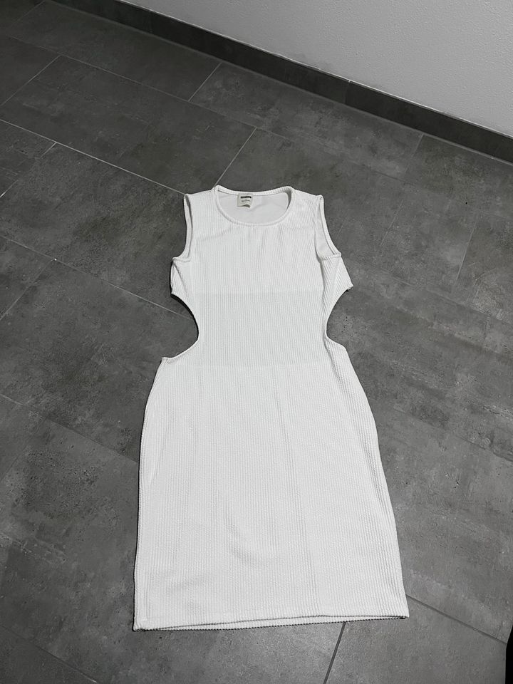 Kleid Gr 40 Ausschnitt Aboutyou in Netzschkau