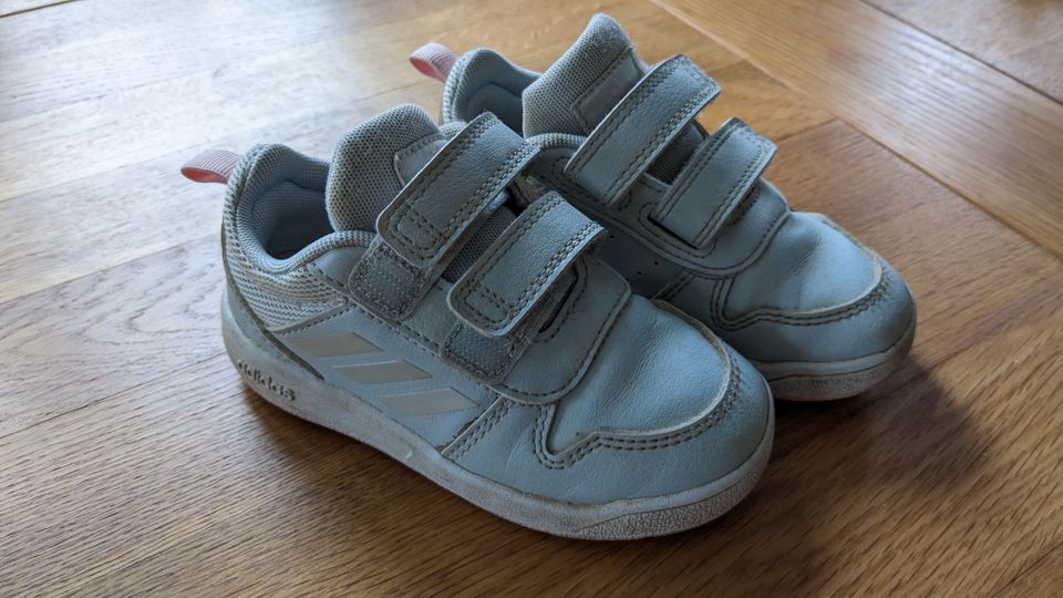 Adidas Mädchen Turnschuhe Gr. 24 in Koblenz