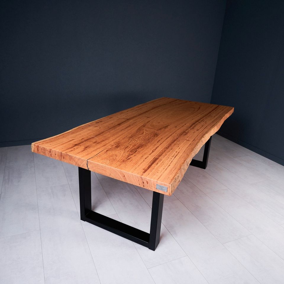 Baumscheiben Esstisch 220cm x ca. 95cm Nachhaltig Massivholztisch Baumstamm aus 1 Stück Holz Esstisch Bohlentisch Wohnzimmertisch Holztisch Design Tisch Stahlbeine Edelstahl Tischbeine in Ochtrup