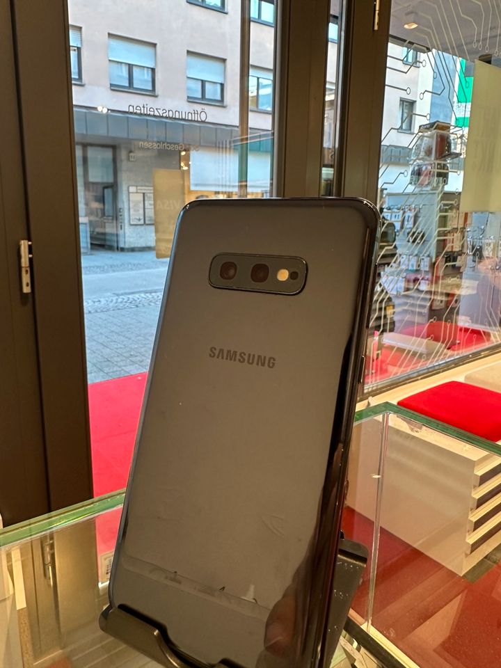 Samsung Galaxy S10e - mit Garantie in Karlsruhe