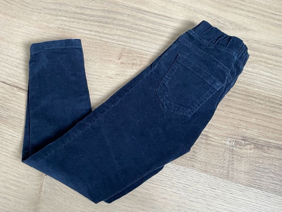 Sehr schöne Cord Jegging, Mini Boden, Gr. 122 in Achim