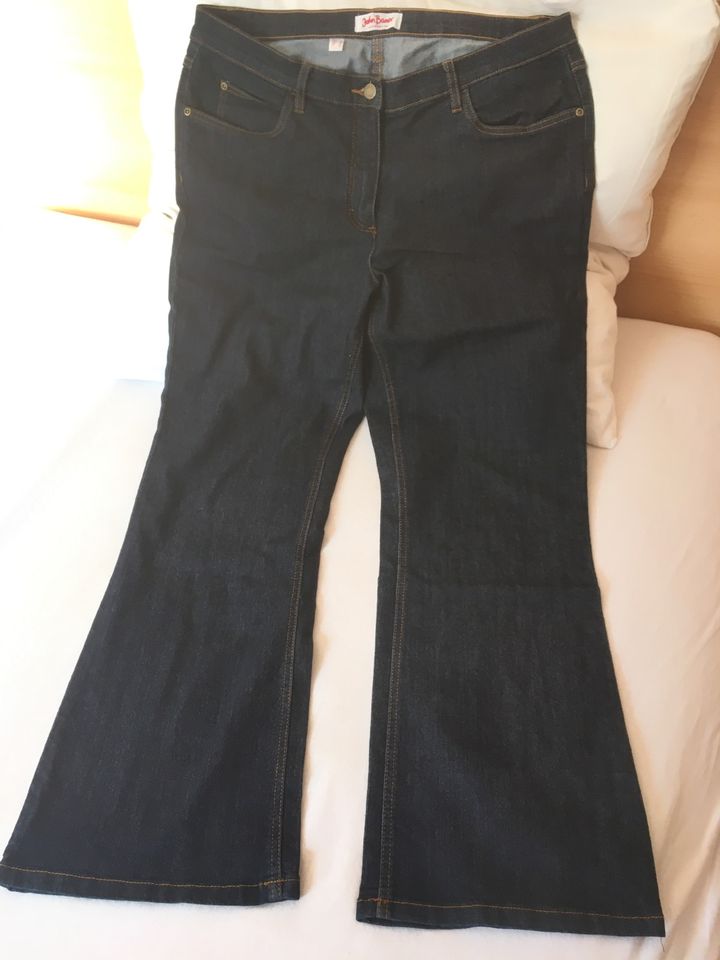 Neue Bootcut Jeans in Gr. 46 in Much