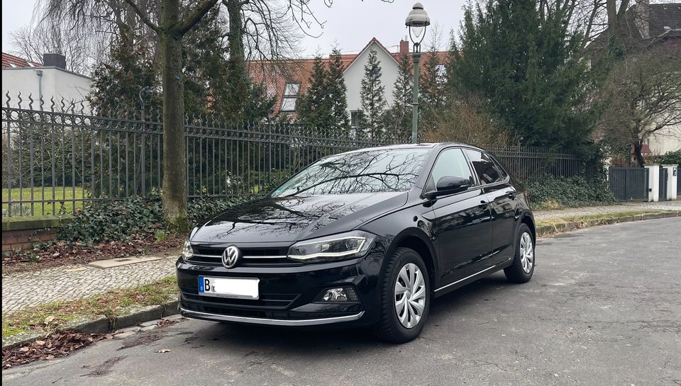 Volkswagen Polo schwarz in Berlin