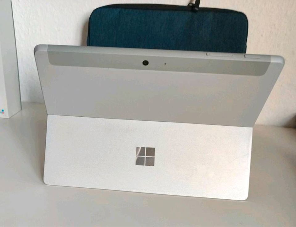 Microsoft Surface Go + Zubehör in Dortmund
