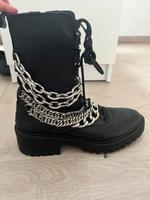 Zara Boots mit Ketten Niedersachsen - Delmenhorst Vorschau