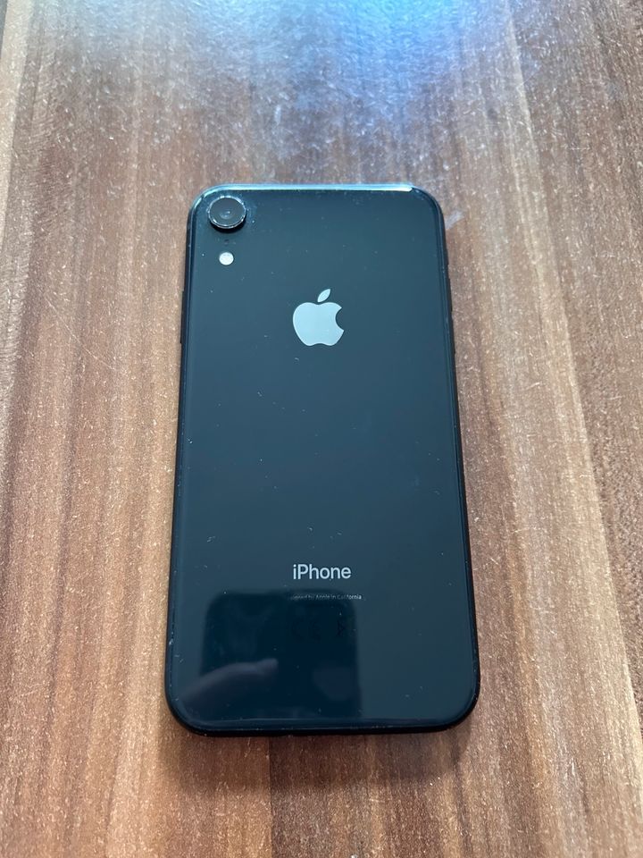 iPhone XR 128GB in schwarz in Glückstadt