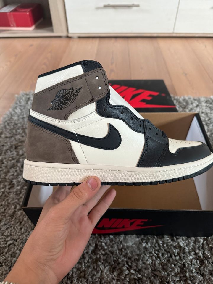 Jordan 1 Retro High Dark Mocha | ungetragen in Leipheim